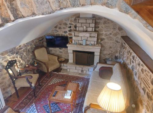 Andromahi Stone House