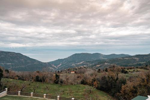 Petritis Cozy Mountain Retreat with Stunning Views By Greece Apartments