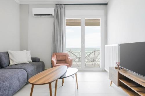 Manda Ray Seafront Apartment Endless Blue View