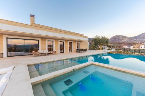 Jerina Mansion by PikHost