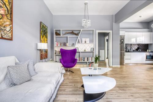 Spacious flat with courtyard in Peristeri!